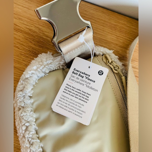 NWT! Lululemon! Everywhere Fleece Belt Bag in Natural Ivory Trench - Picture 15 of 16